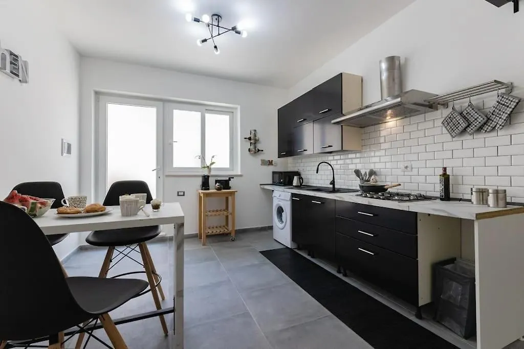 Panoramic Apartment On The Beach A/C Palermo Italy