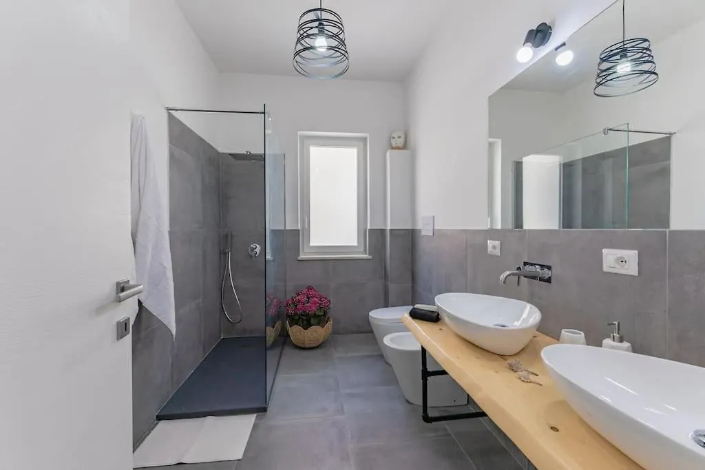Panoramic Apartment On The Beach A/C Palermo